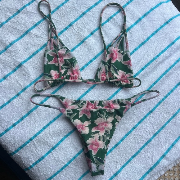 Benoa Swim Waikiki Set - Picture 4 of 5